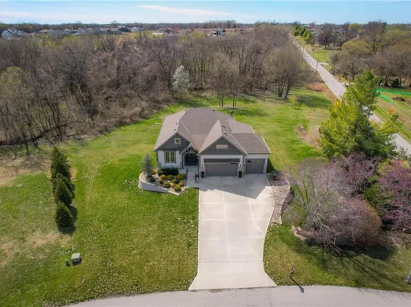 22700 Shadow Glen Dr, Peculiar, MO 64078
