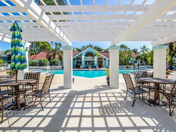 THE RETREAT AT VISTA LAKE