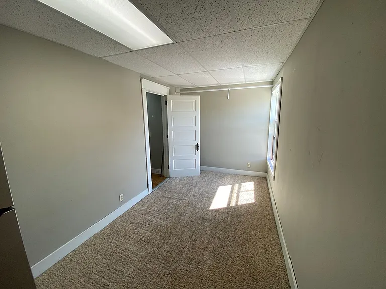 58-60 W Clinton St — Photo 15