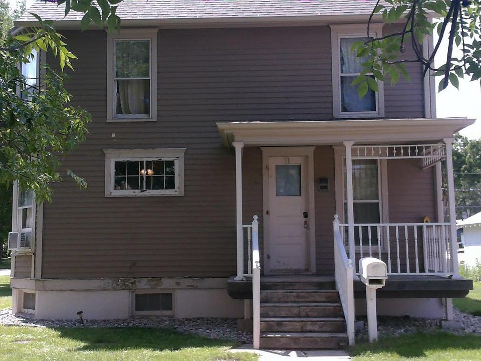 1st image of 907 Lawler St