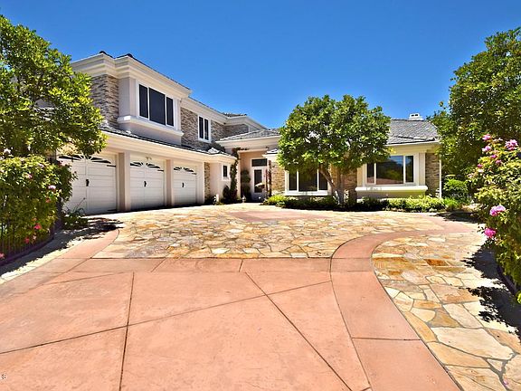 3rd image of 3957 Cresthaven Dr