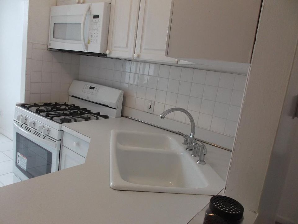 1st image of 3156 Kings Hwy Floor 2