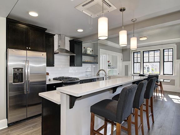 3rd image of 1029 K St APT 33
