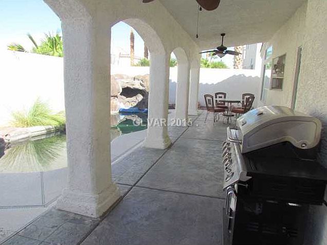1st image of 7842 W Gilmore Ave