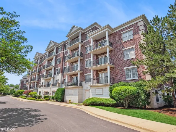 412 McDaniels Cir APT 308, Clarendon Hills, IL 60514