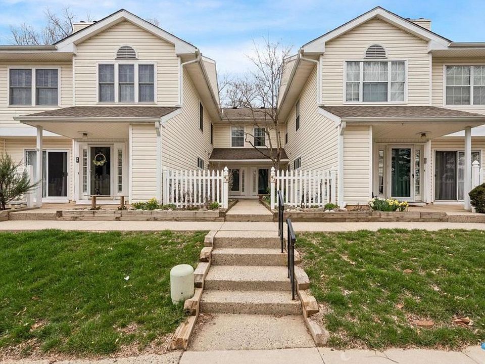 1st image of 90 Bayberry Ct