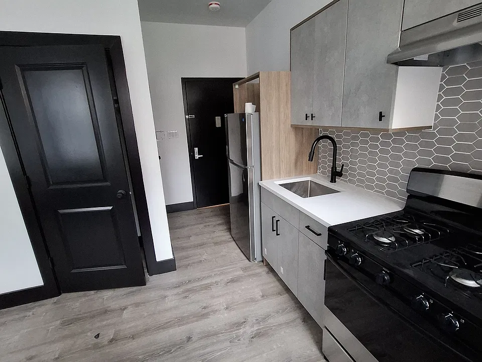 11 Thomas St #2E