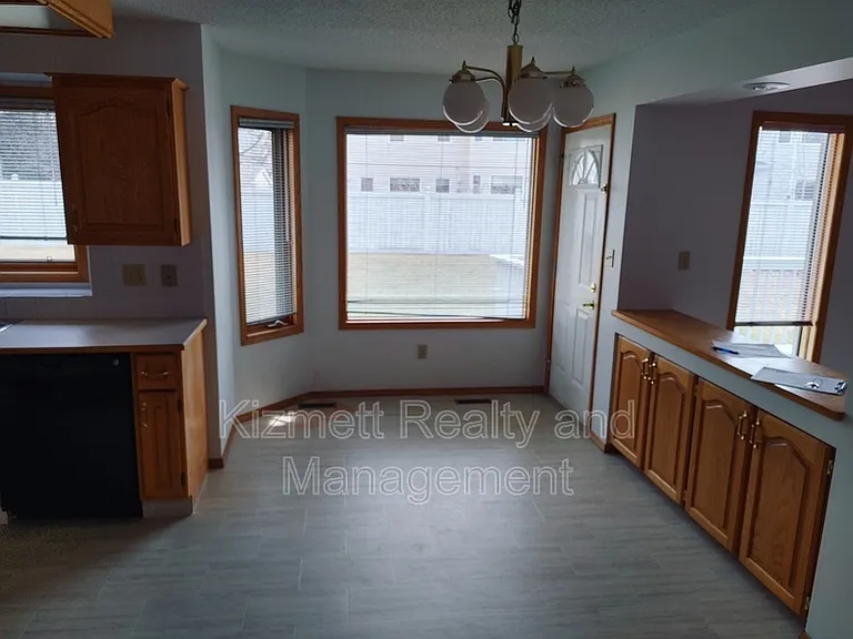 615 Forest Ln NW — Photo 19