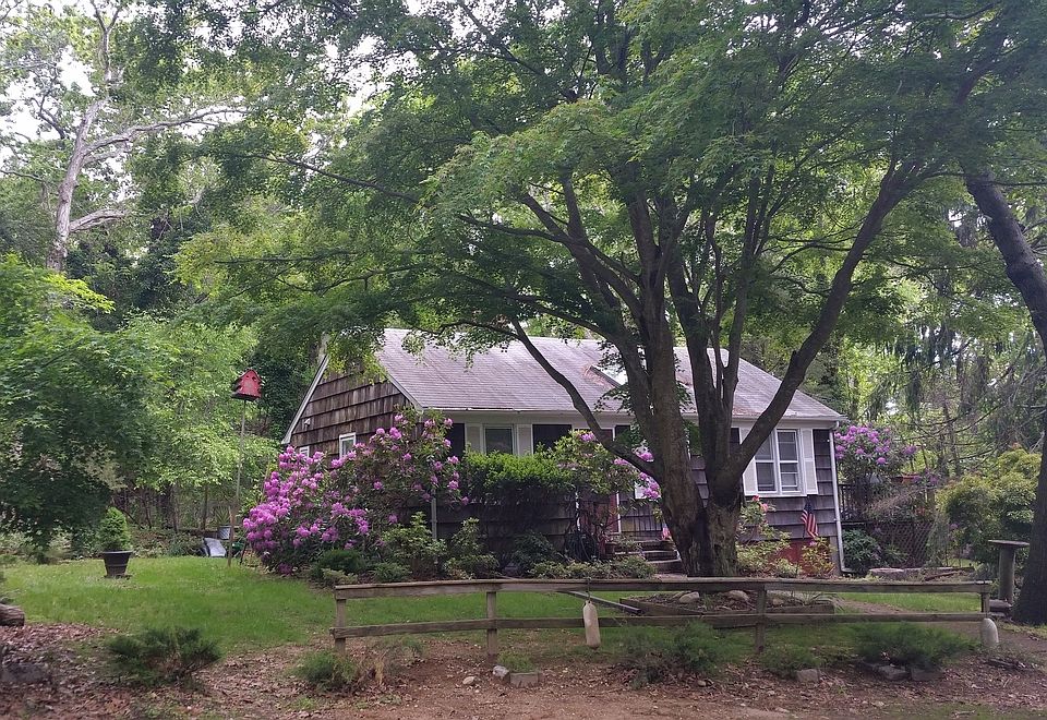 1st image of 29 Folkstone Dr