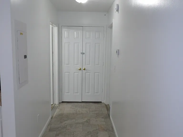 College Pointe Apartments — Photo 40