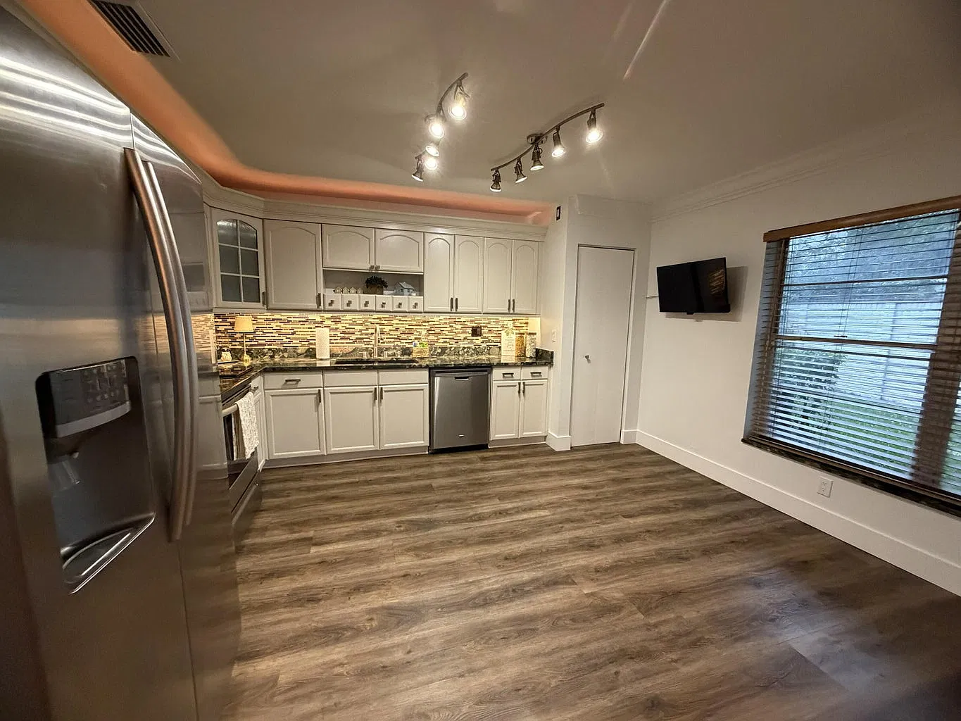 3 bed, 1627 sqft, $3,000 — Photo 2