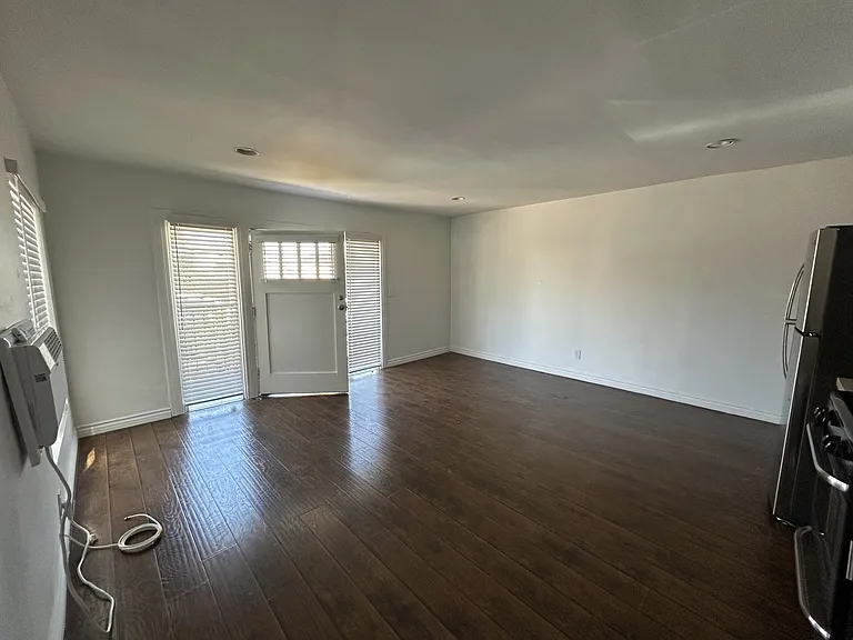 5042 Los Robles St #5042 — Photo 3