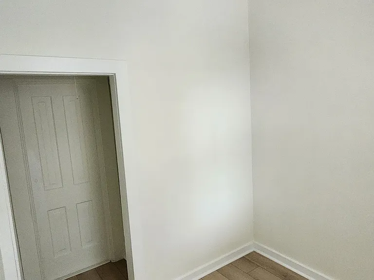 2525 W Lyndale St #2F — Photo 8