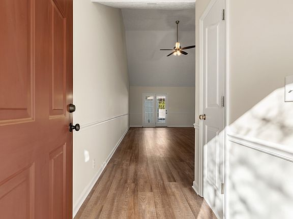 5th image of 817 E Northfield Blvd