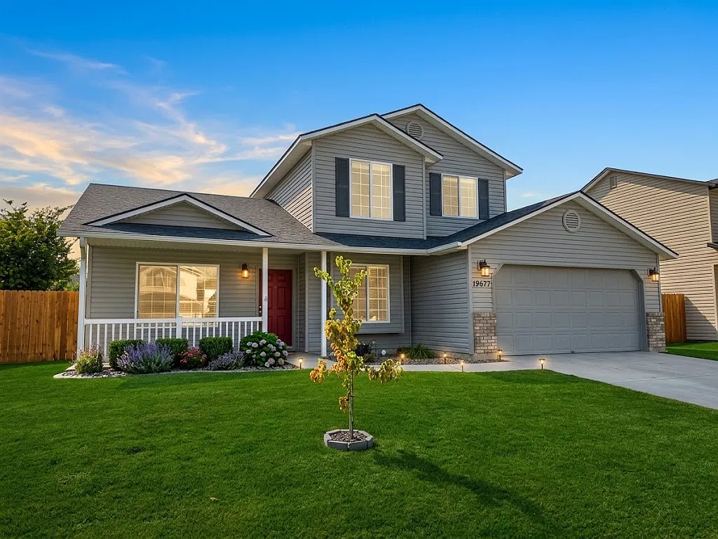 4 bed, 2.5 bath, 1692 sqft, $2,395 — Photo 3