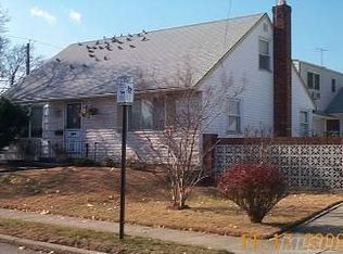 133 N Terrace Pl, Valley Stream, NY 11580