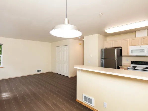 Conveniently Located 1 and 2 Bed Apartments w/ In-Unit Laundry!, 928 N 97th St APT 303, Seattle, WA 98103