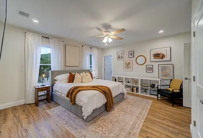 3 bed, 1000 sqft, $4,000 — Photo 2