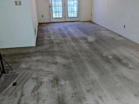 5th image of 16 Dogwood Dr
