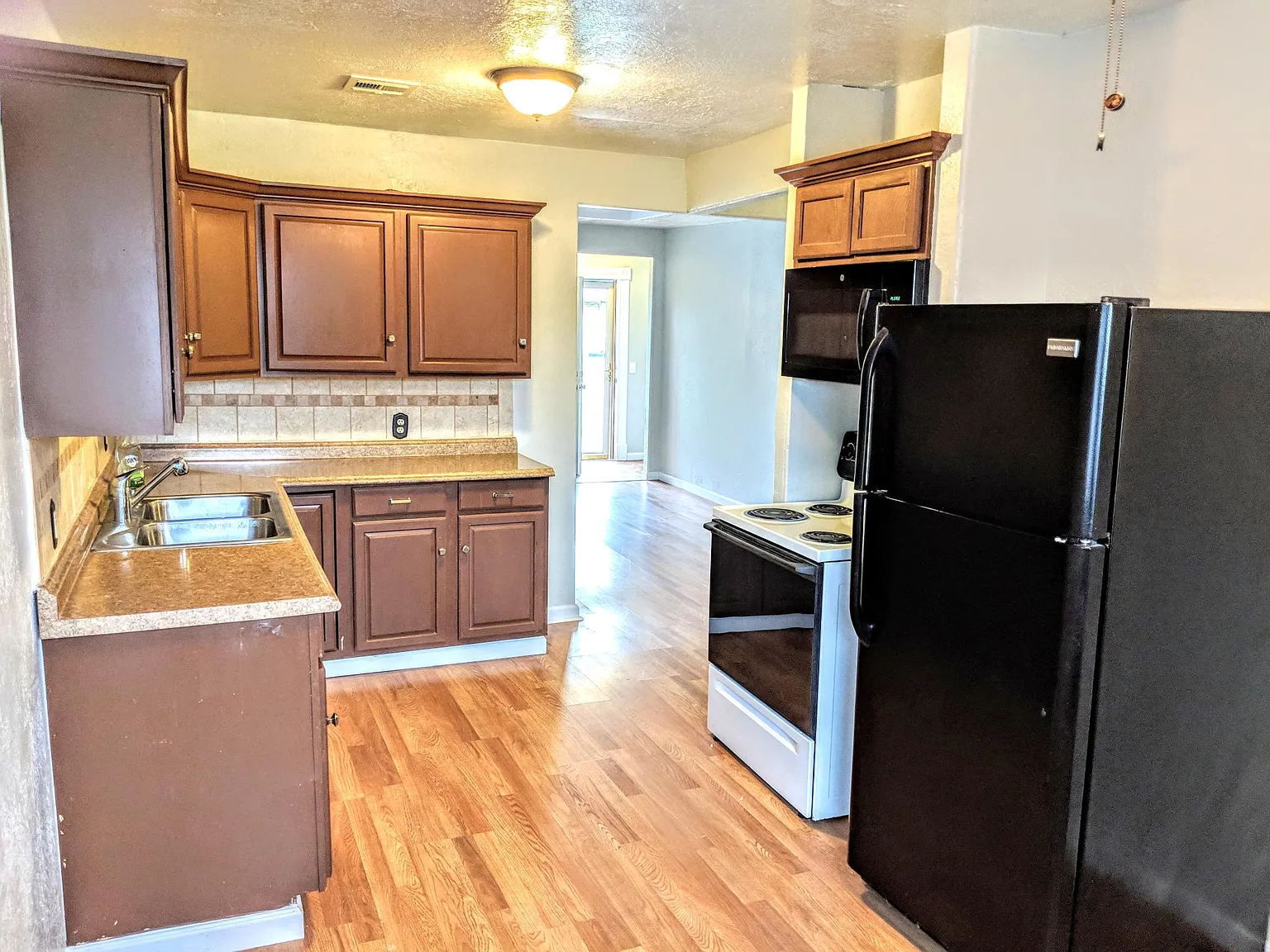 3 bed, 1081 sqft, $950 — Photo 1