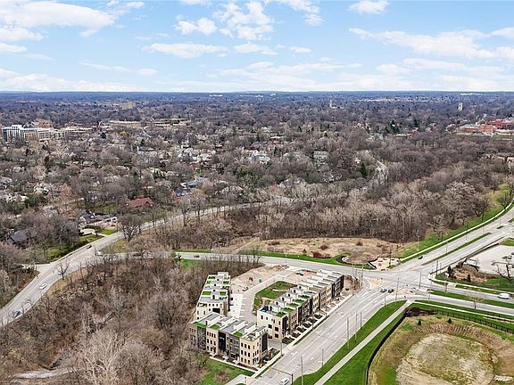 4th image of 11216 N Park Pl #33