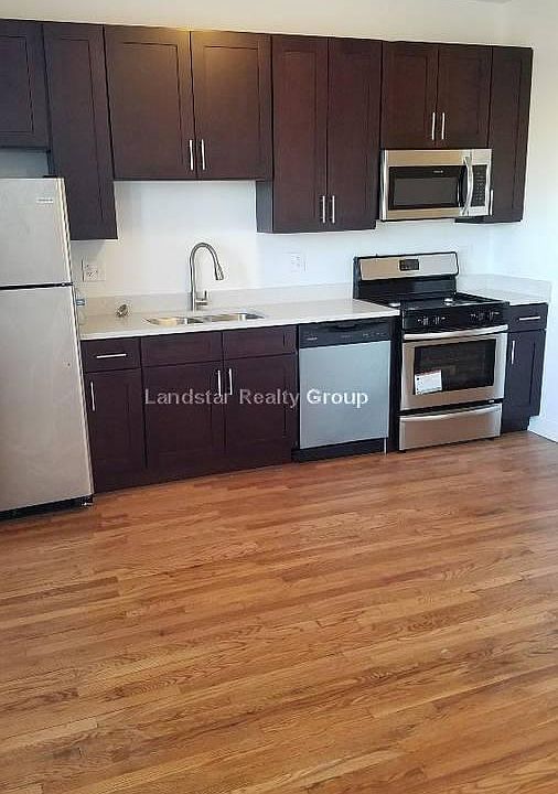1st image of 4056 N Milwaukee Ave #3