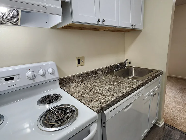 18 Stratton Ct #18 — Photo 5