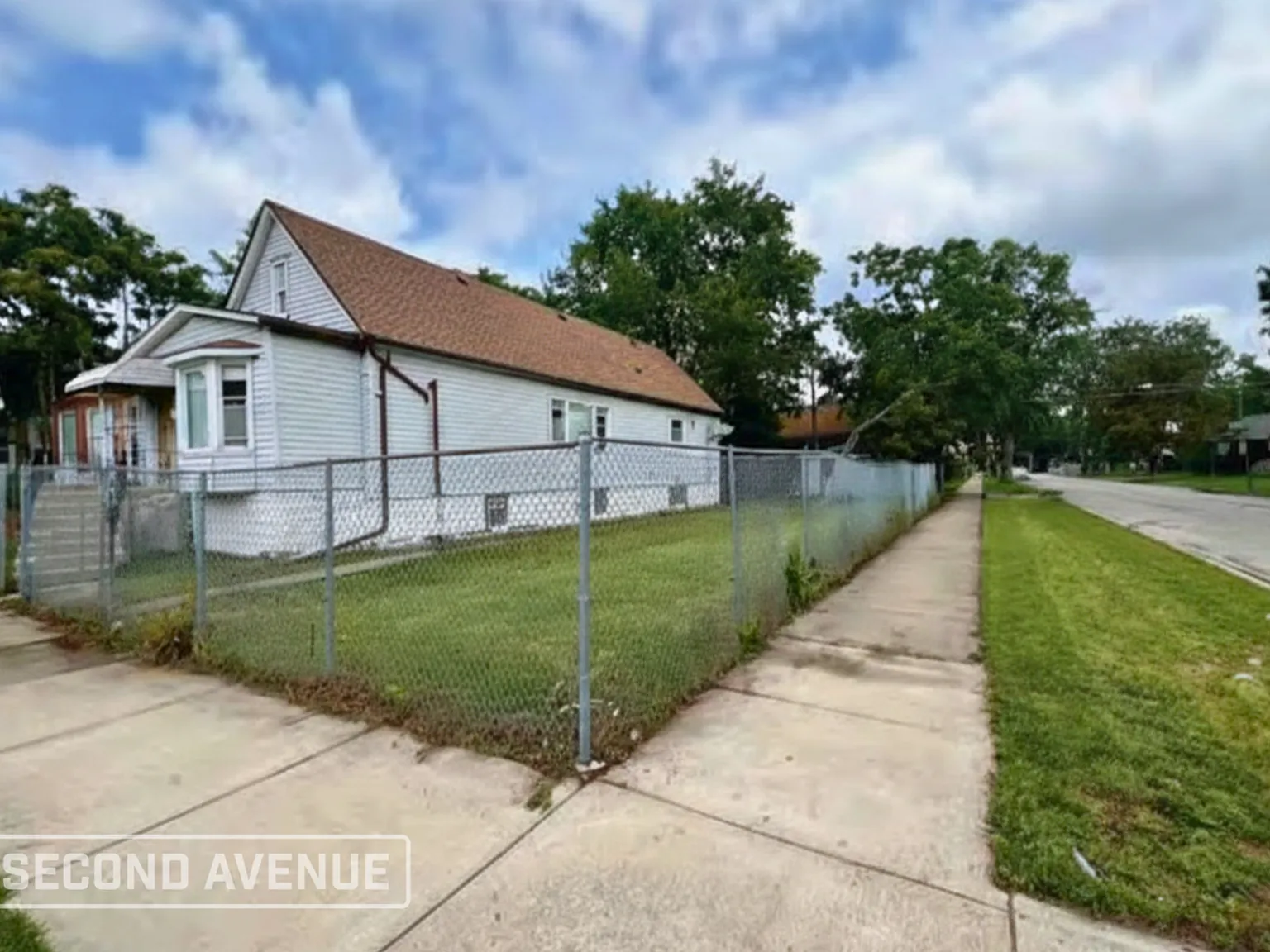 4 bed, 1.0 bath, 1920 sqft, $1,999 — Photo 2