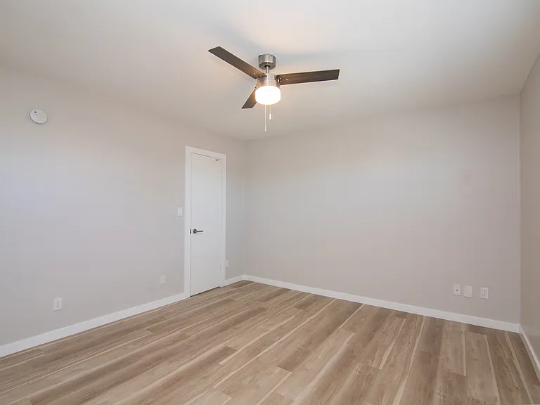 2922 N 35th St #6 — Photo 32