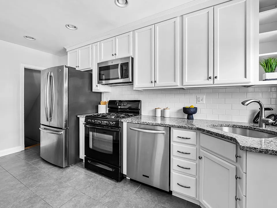 7049 Heathfield Rd