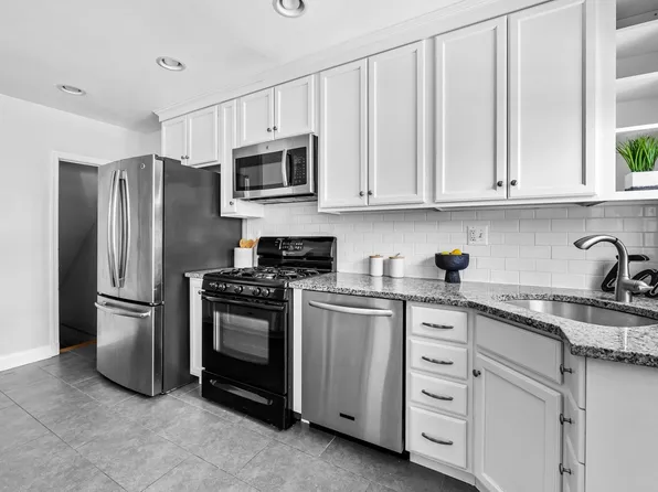 7049 Heathfield Rd, Baltimore, MD 21212