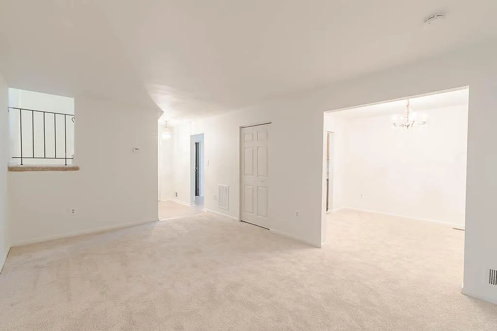 4370 Varnum Pl NE photo 1