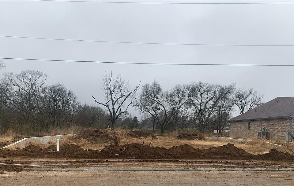 2nd image of 2600 Flora Ln Lot 7
