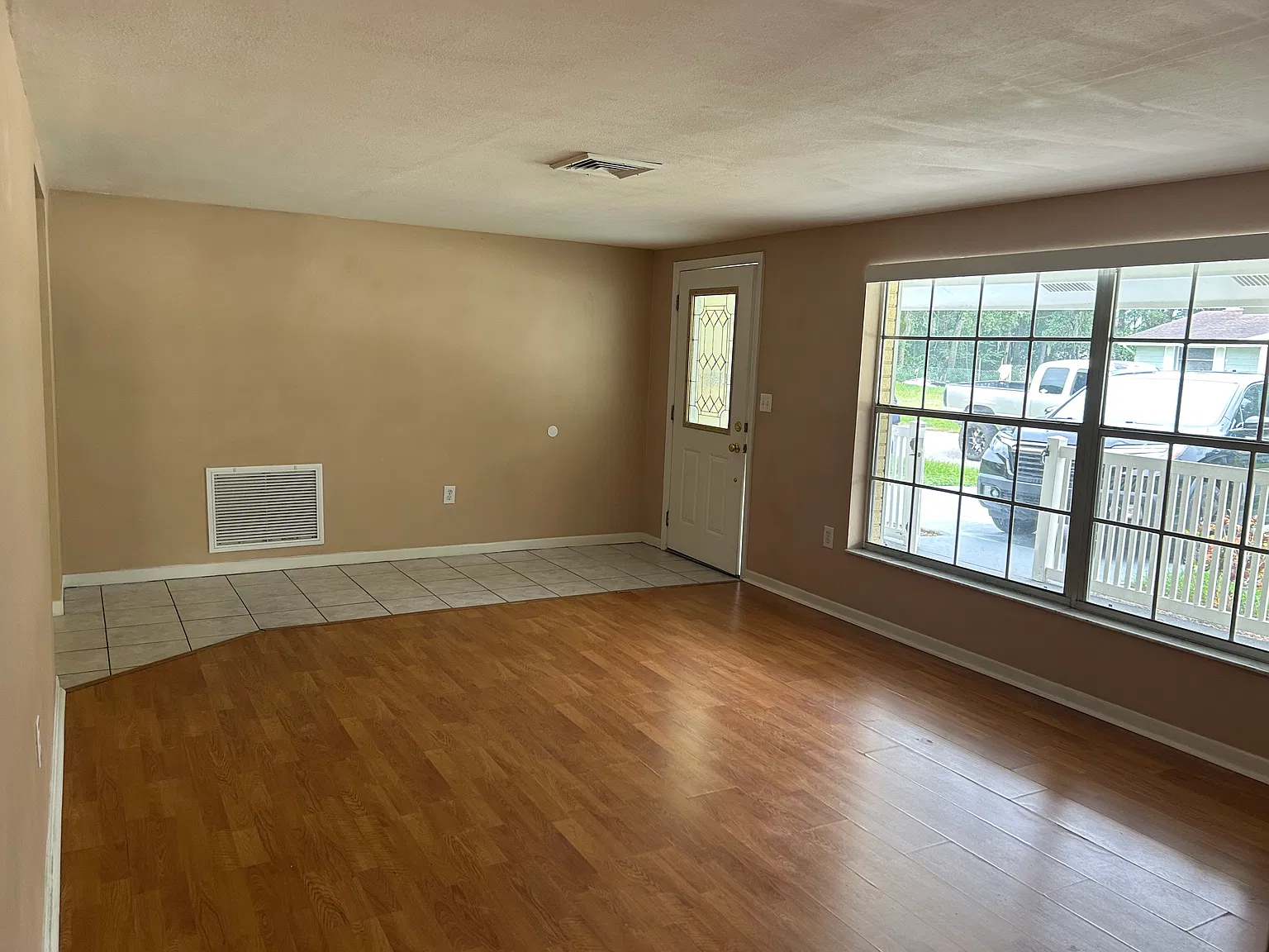 3 bed, 1307 sqft, $1,700 — Photo 2