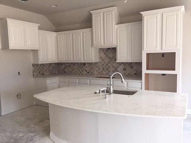 2nd image of 904 Summer Ln