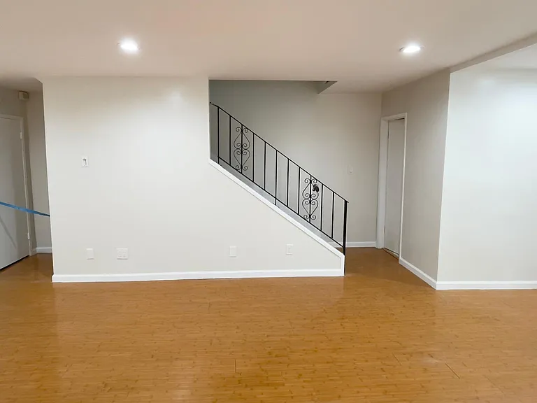 5215 Sepulveda Blvd — Photo 2