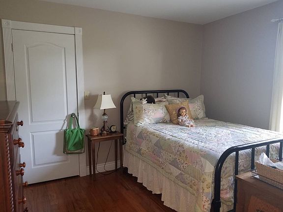 3rd image of 202 Miller St