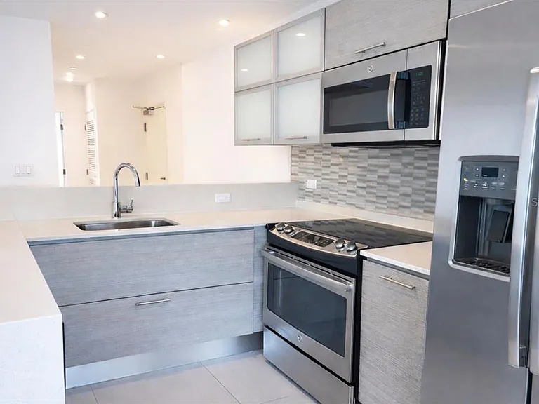 1509 Ponce De Gln — Photo 4