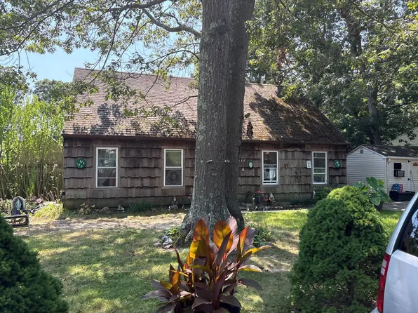 188 Mastic Blvd, Mastic, NY 11950