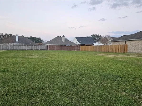 104 Edinburgh Ct, Belle Chasse, LA 70037