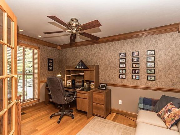 4th image of 6858 Peachtree Cir