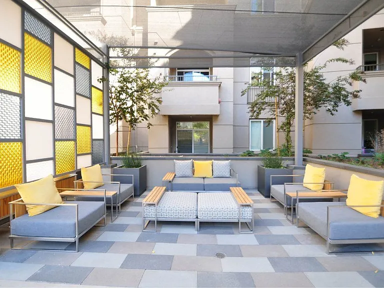 360 Luxury Apartments — Photo 15