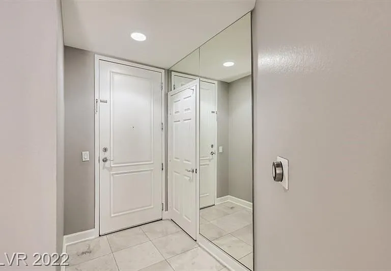 67 E Agate Ave — Photo 4