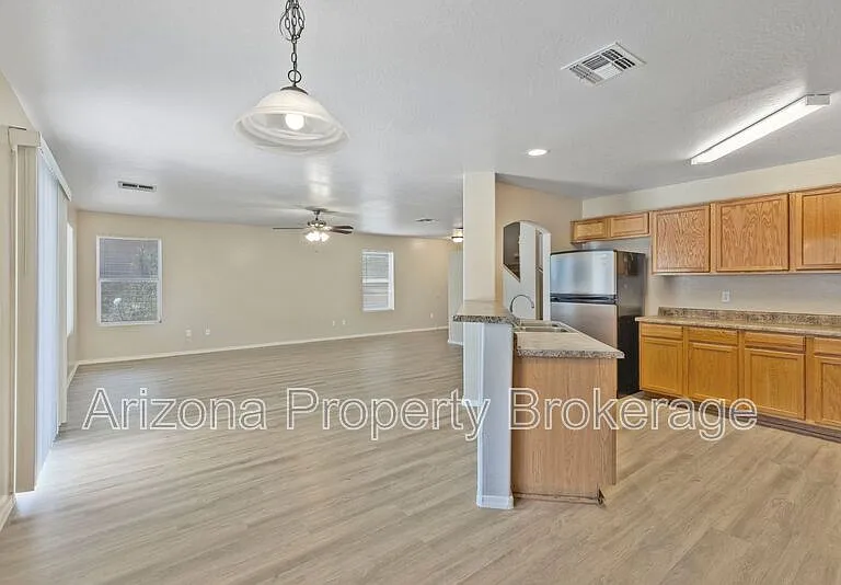 31567 N Cactus Dr — Photo 7