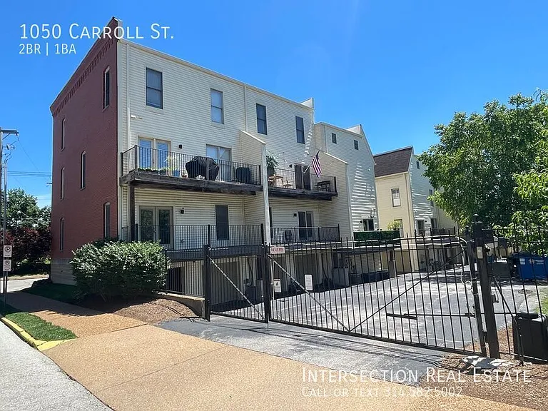 1050 Carroll St — Photo 3