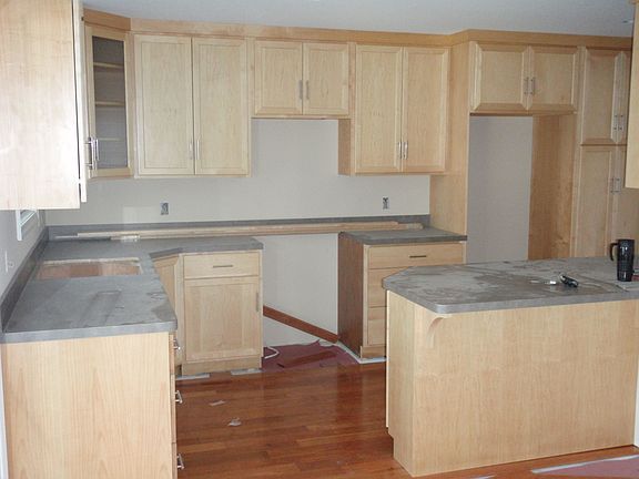 4th image of 1796 Newport Ave