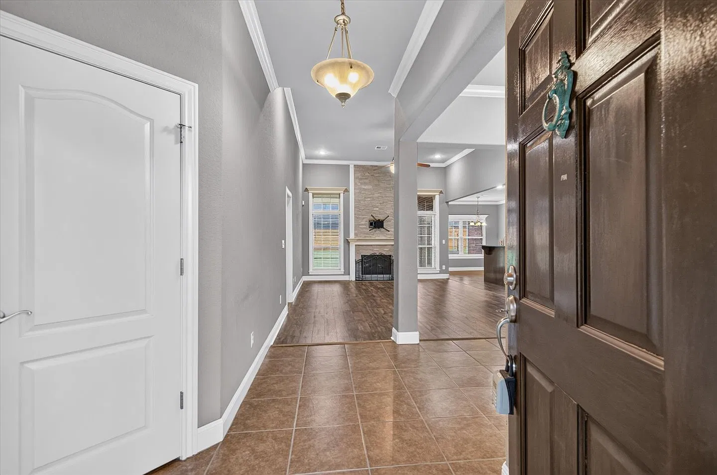 3 bed, 2.0 bath, 2030 sqft, $2,000 — Photo 4