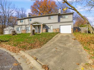 4605 Grandview Ct, Columbia, MO 65203