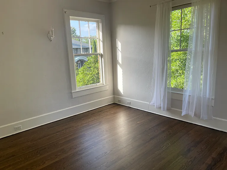 1124 N Spring St — Photo 37