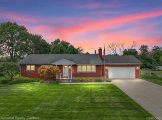 25175 Pineview Ave, Warren, MI 48091